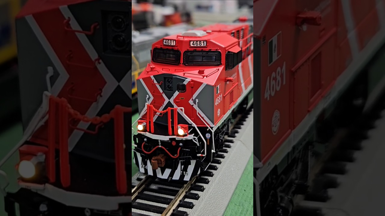 Scaletrains HO Scale GE ES44AH - Ferromex/Zebra 