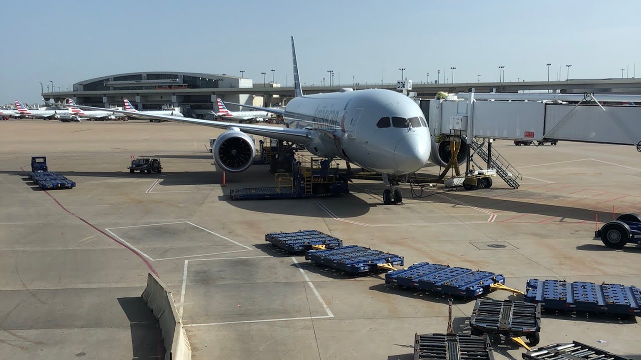 American Airlines 787 Departure from DFW