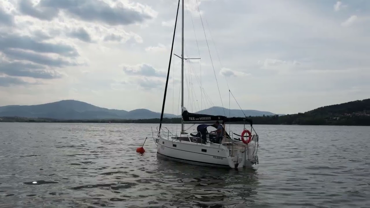 Tes 246 Versus - 7,5m trairerable luxury sailboat