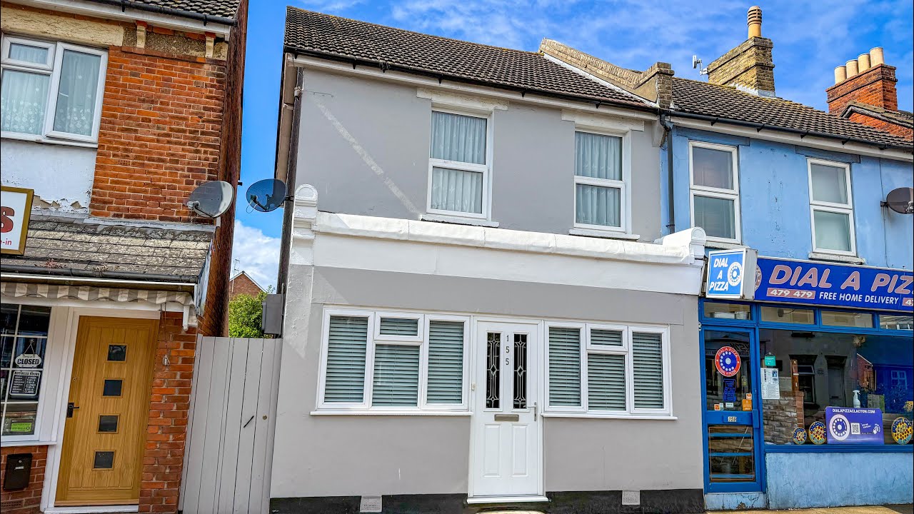 SURPRISES INSIDE - TOWN CENTRE HOME OFFERING SPACIOUS FAMILY LIVING