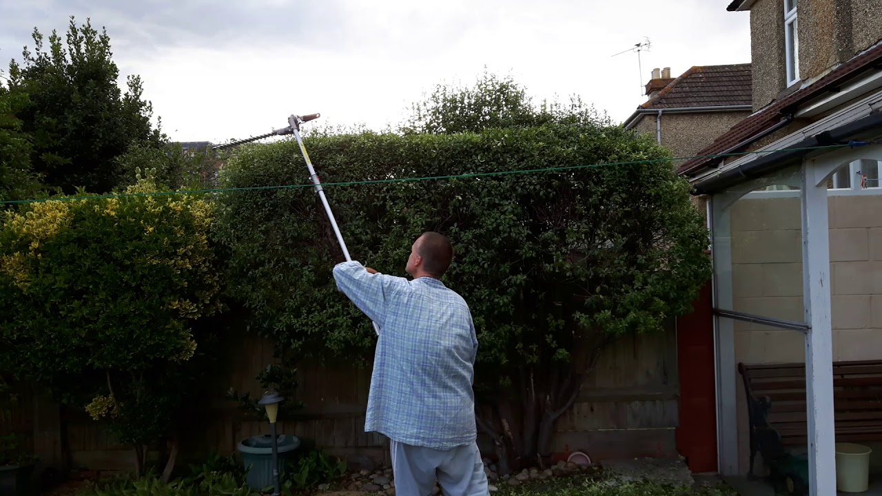 Lidl's Long Reach Hedge Trimmer. Part 2 (Review/Product Demonstration).