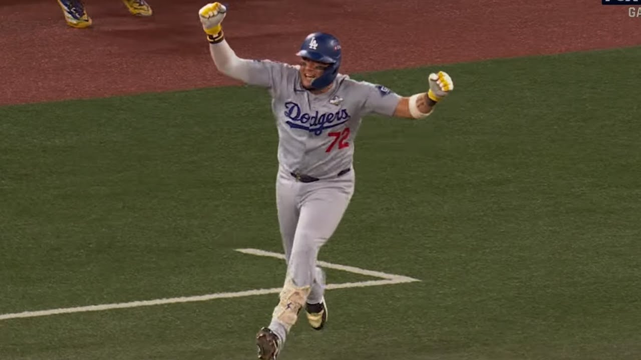 Miguel Rojas Ties the Game in the 9th with a Home Run in Game 7!