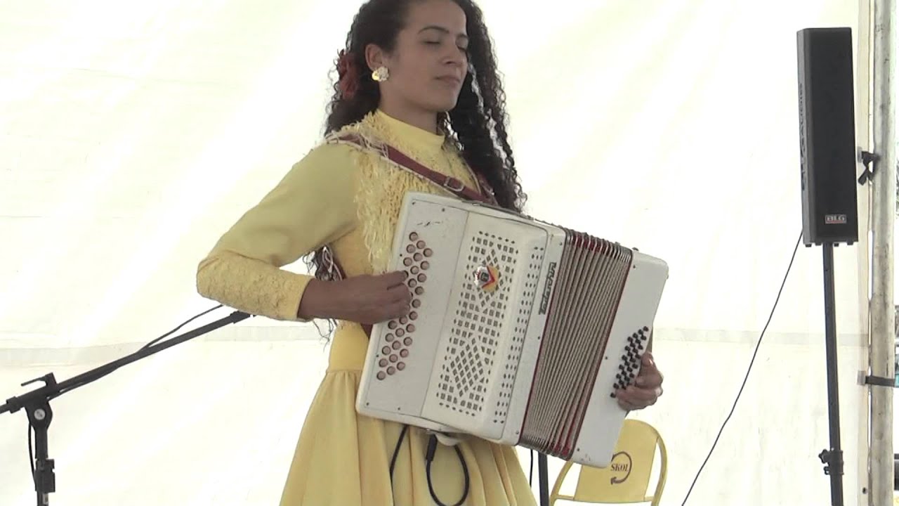 12º Fenart - Gaita de Botão mais de 8 Baixos - Luana