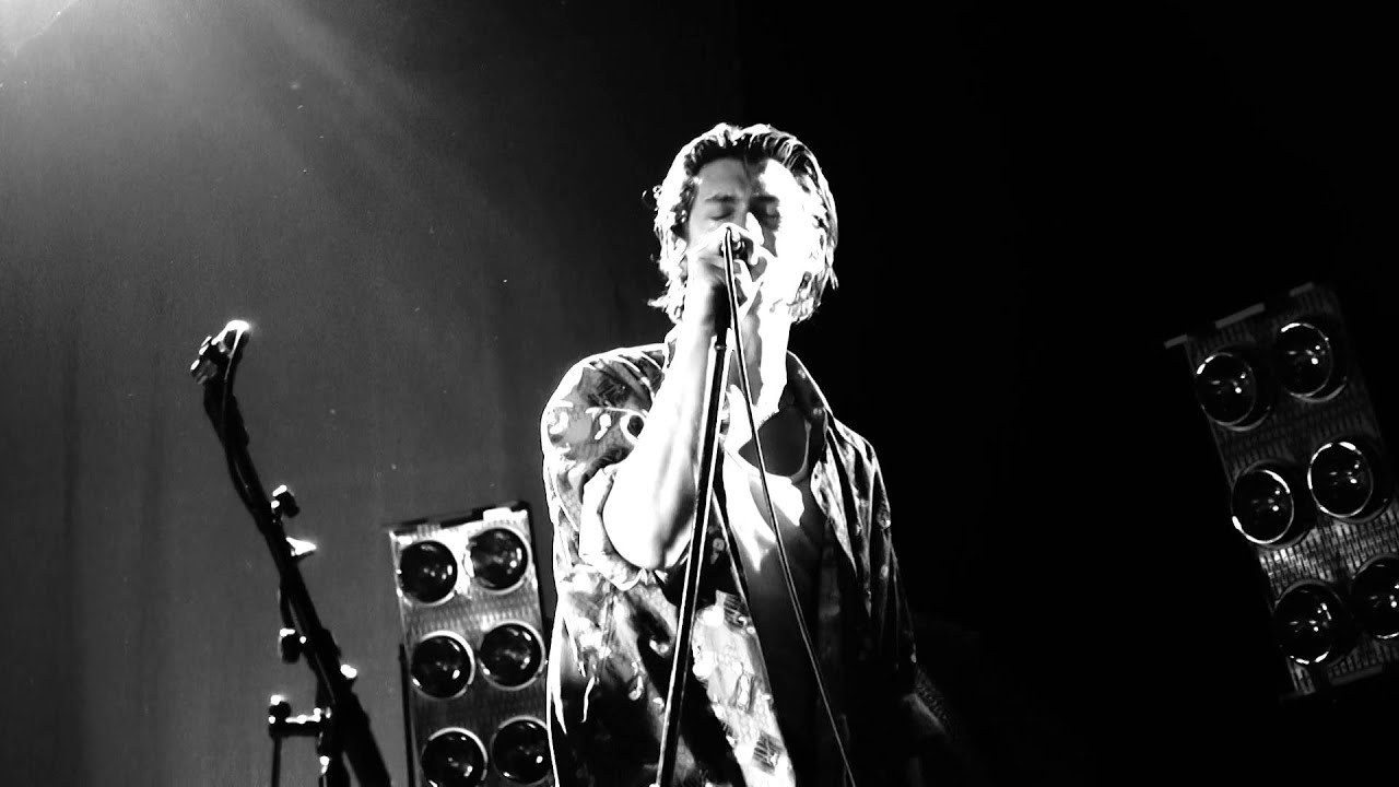 The Last Shadow Puppets - Everything You've Come to Expect (live@Olympia, Paris)