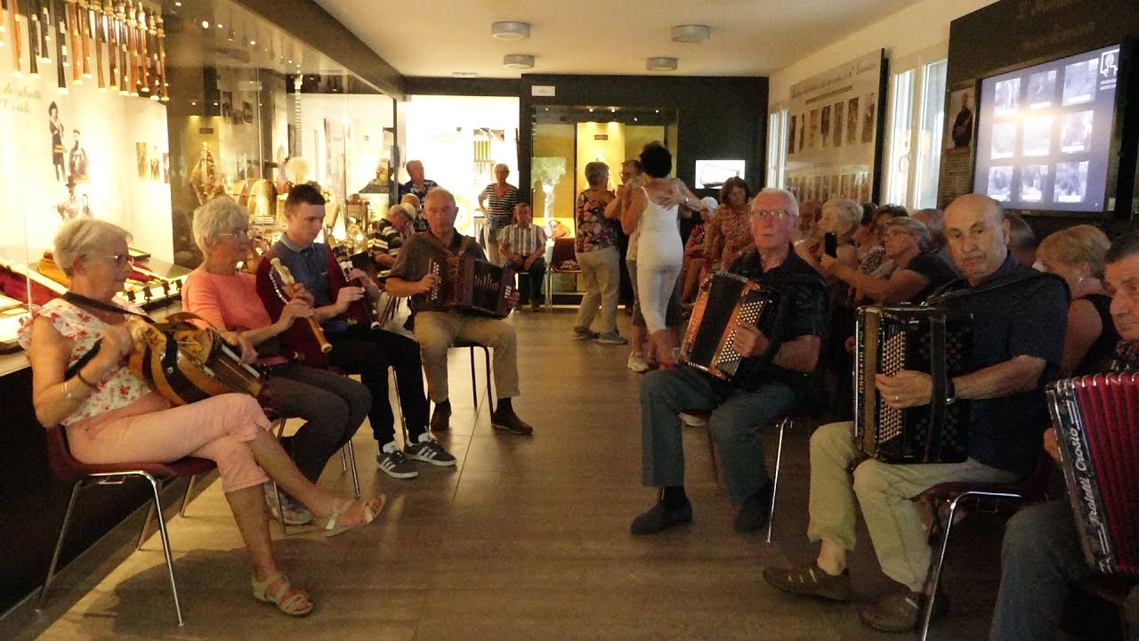 Musée de la cabrette à Cantoin (12) avec les musiciens de la Hte Auvergne juil 2023