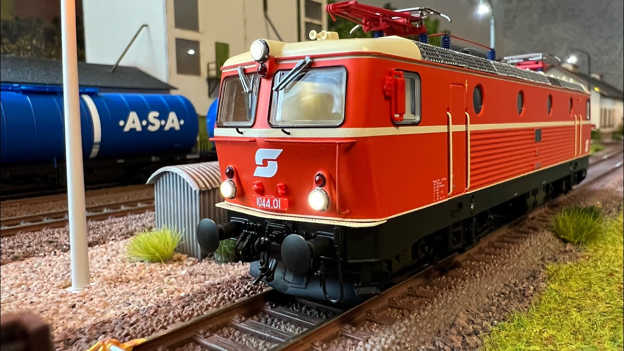 Der Prototyp - ÖBB 1044.01 von Roco mit neuem Zimo Sound
