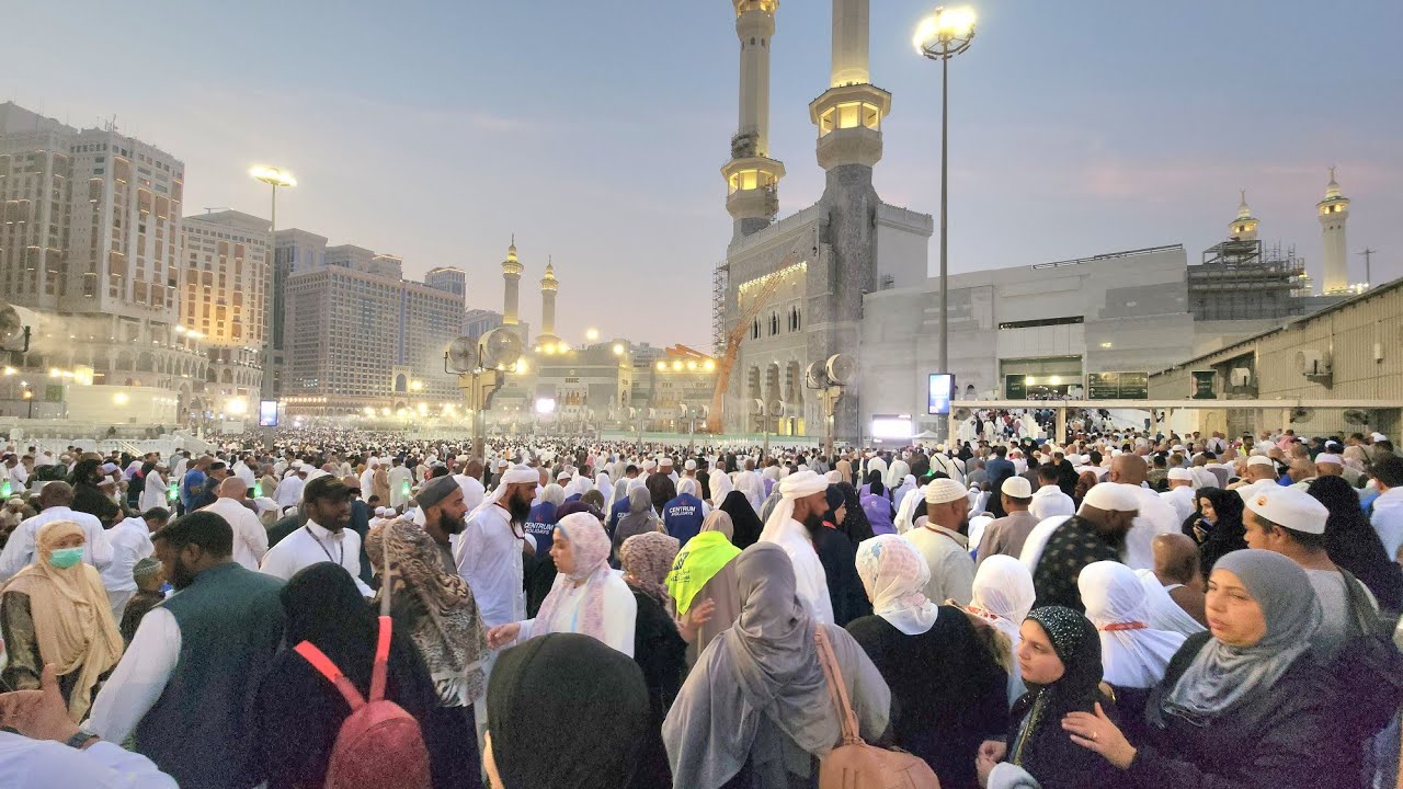شاهد أجواء مساء الجمعة وزحمة في المسجد الحرام
