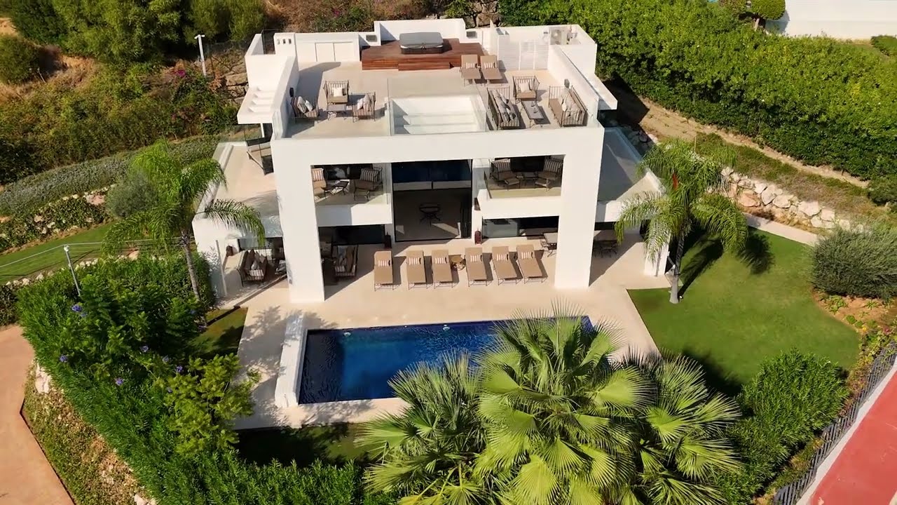 Villa with views to the Golf valley in Haza del Conde, Marbella