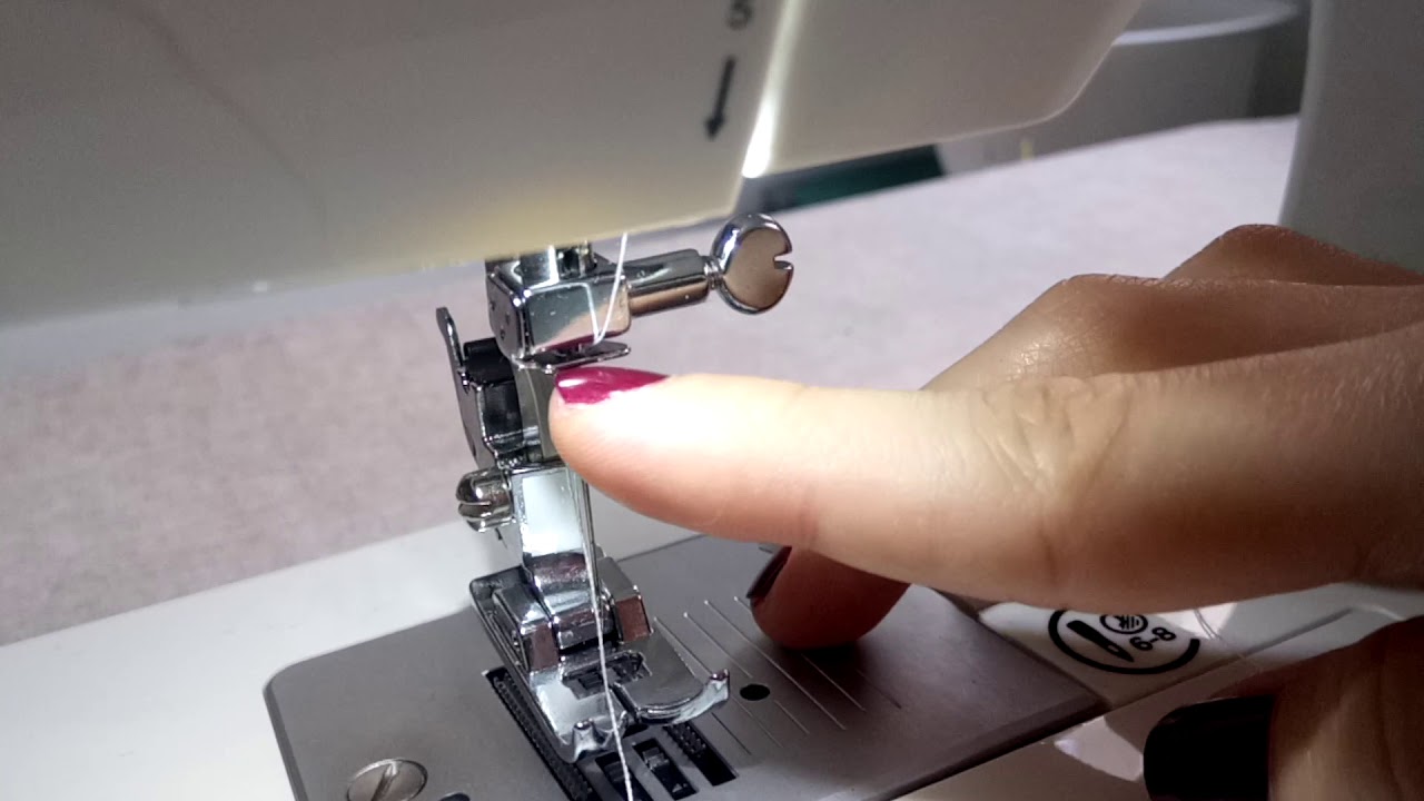 3# Enfiler le fil dans l'aiguille de la machine (Singer Decorative)