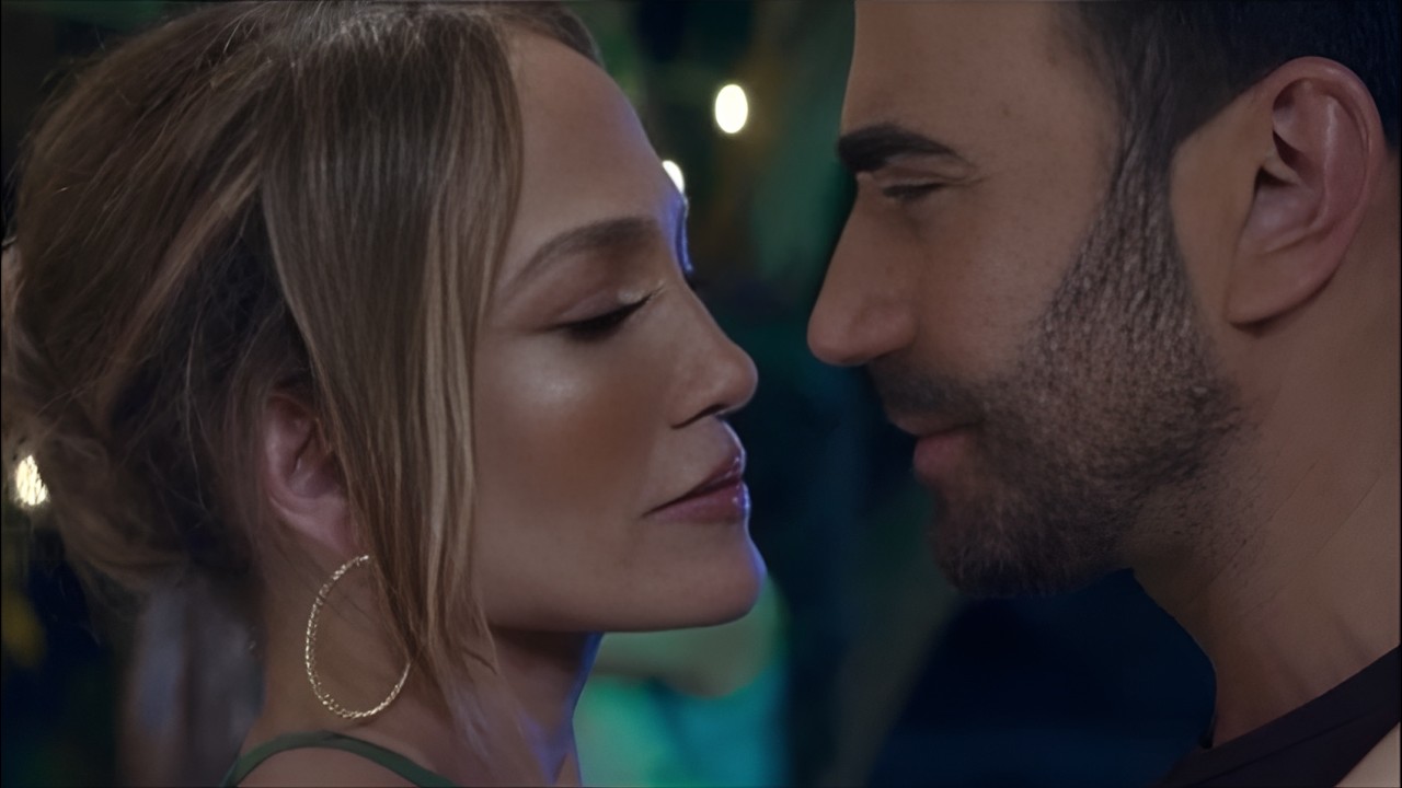 Office Romance (2026 film) (The First Dance And Kiss Scene) Netflix