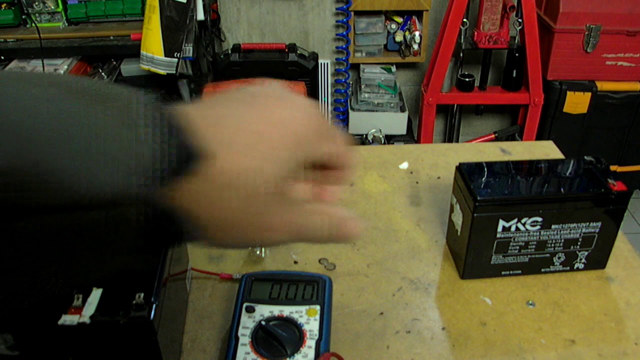 BATTERIA 12v Come controllata