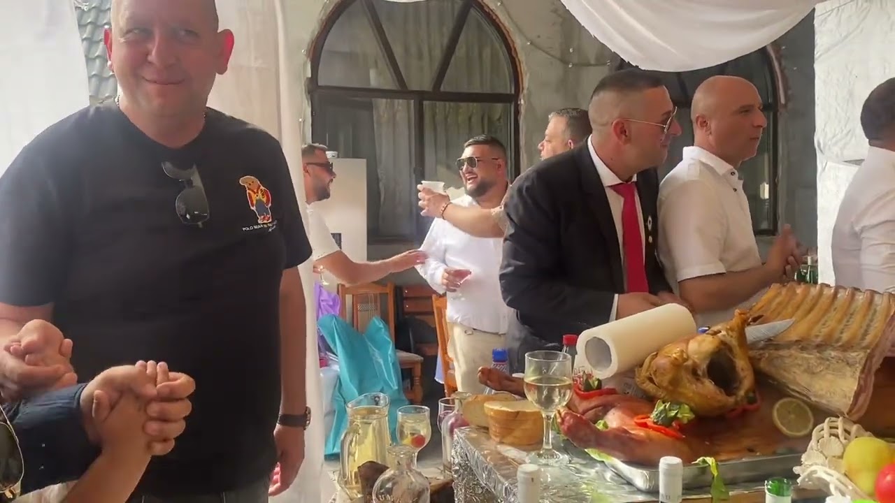 Distracție maximă la botez ! Lăutari de top și Dansatoare !