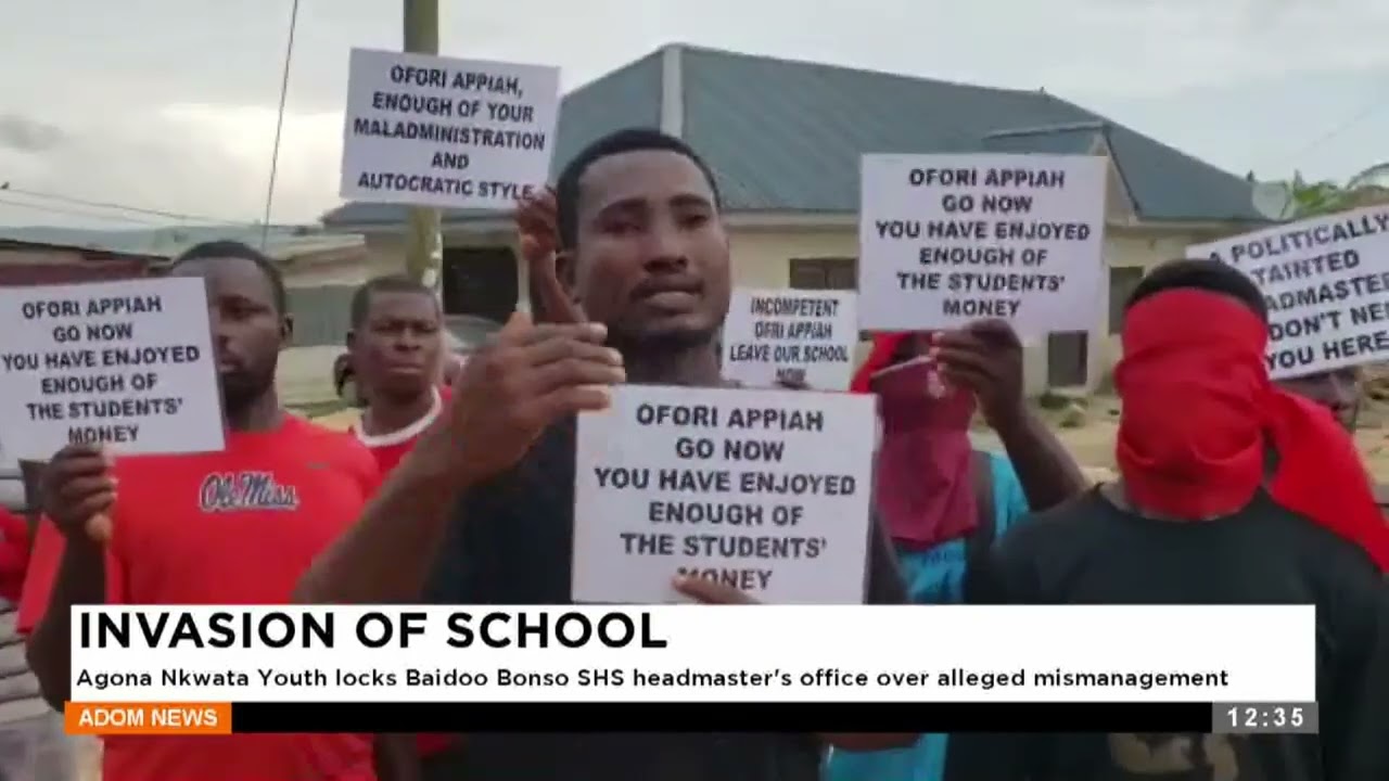 Agona Nkwata Youth locks Baidoo Bonso SHS headmaster's office over alleged mismanagement (29-05-25)
