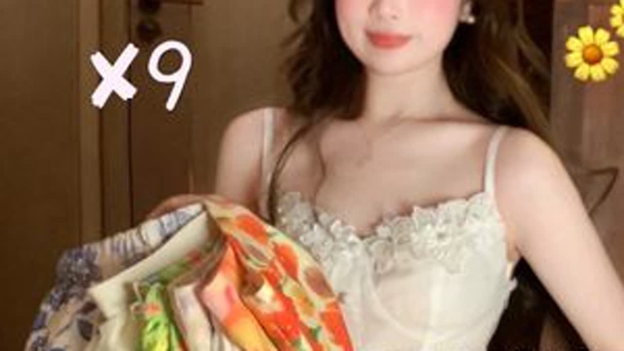 看到碎花裙就心情大好！！🏖🍹夏日明媚感✨旅行约会氛围感的神～#少女感夏日ootd #五一出游穿搭已经准备好啦 #小个子穿搭 #已经开始期待夏天了 #夏日搭配