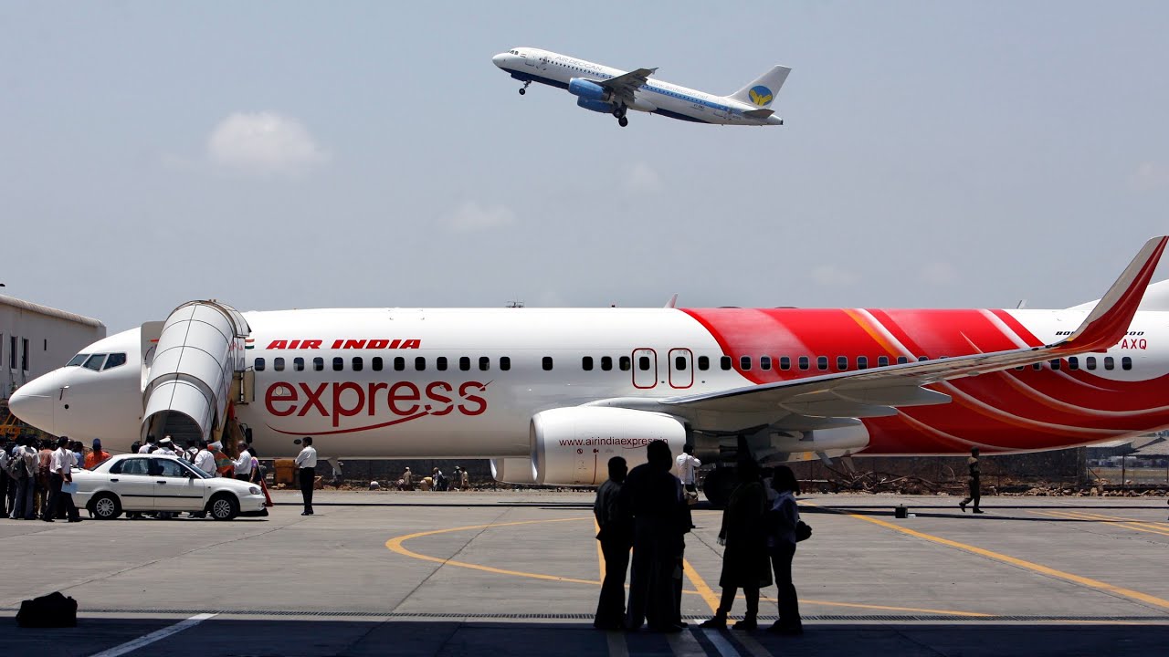 Flight Landing on Pune Airport From Jaipur