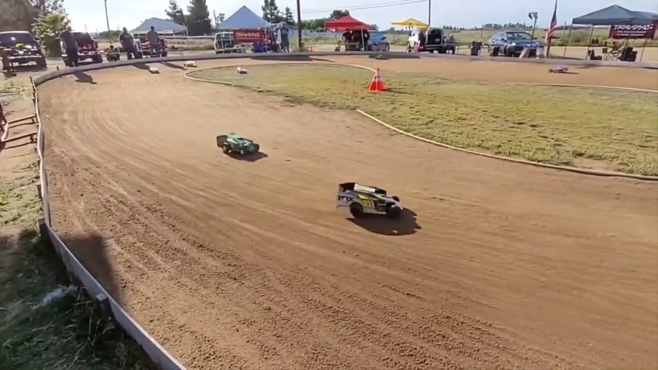 2024 Rc Dirt Oval racing 🏁 @vbspeed7571 #traxxas #mudboss #jconcepts