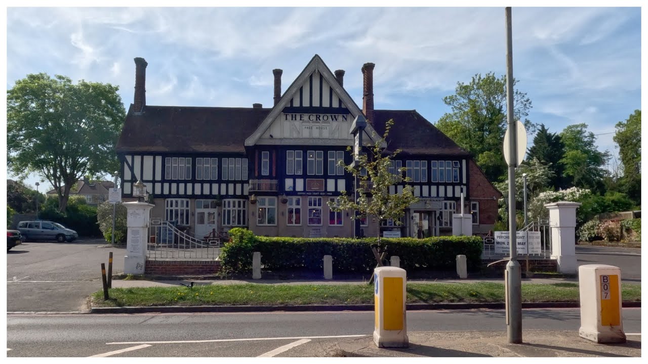 Shirley, Croydon, a Wickham Road walk - Art Deco, a Thatched Cottage and a Tudor Lodge