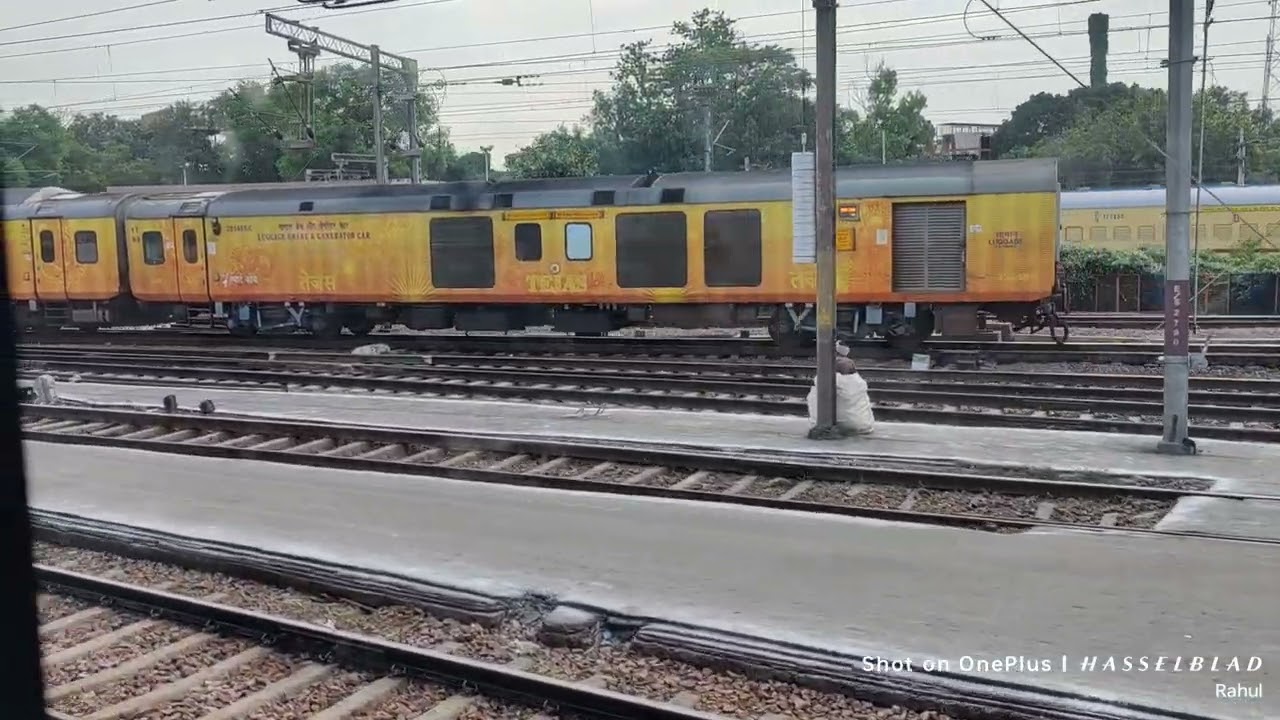 One after another Tejas Rajdhani Express departure from New Delhi ft. Bhubaneswar and Mumbai Raj.