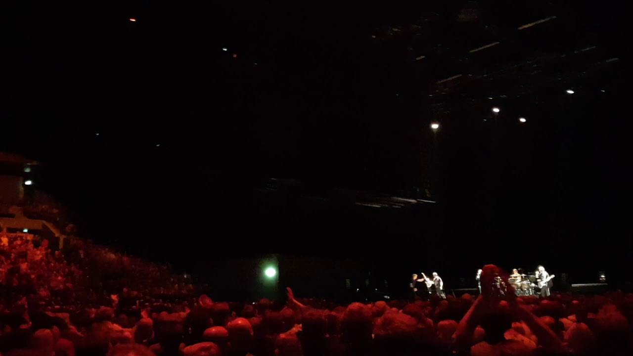 U2 hylder Kim Larsen❤