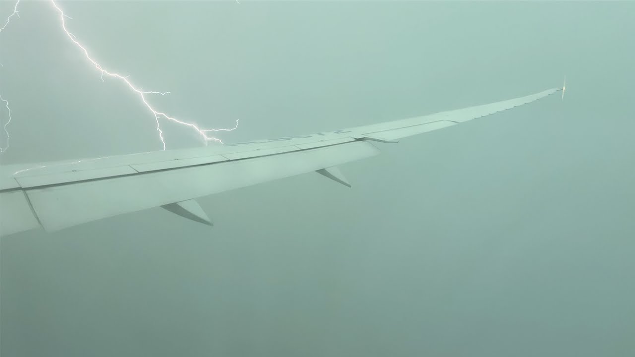 SEVERE TURBULENCE Landing 787-10 into Seoul in a Monsoon (Lightning)