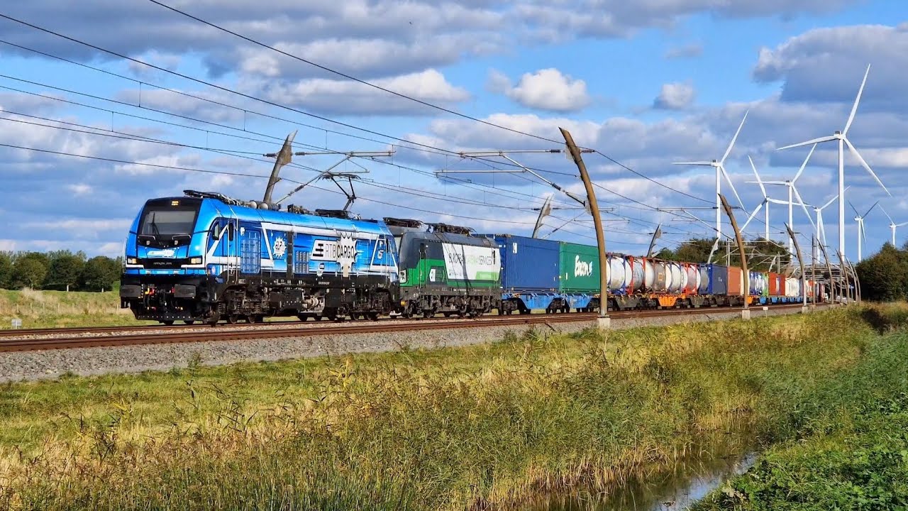 Goederentreinen op de Betuweroute t.h.v. Gellicum op 4 oktober 2024
