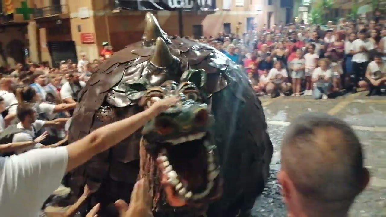 Baixada de la cucafera de tarragona.santa tecla 2019. Gegants&egrave;ric