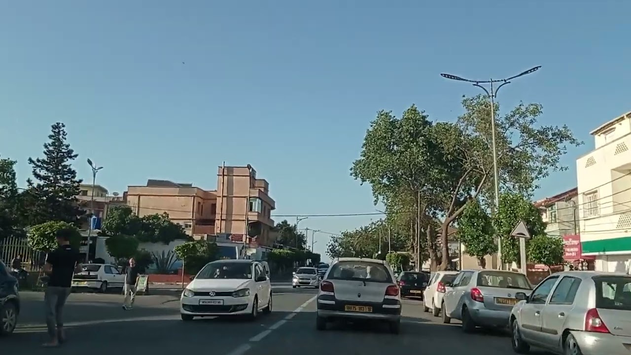 Поездка на автомобиле по Алжиру - от Бахджерраха до главного автовокзала Алжира через Хусейн Дей.