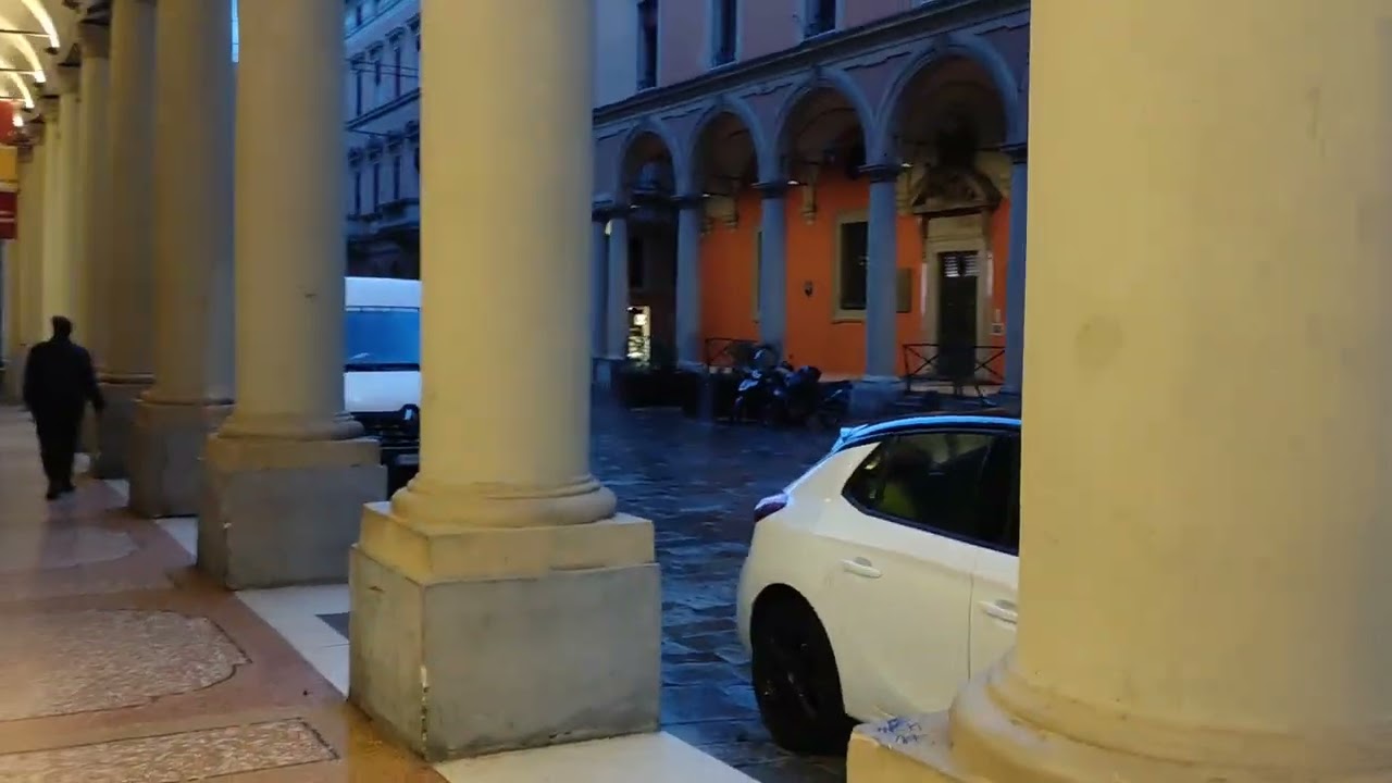 Bologna ,passeggiata mattutina da Piazza Maggiore alla stazione per via Indipendenza. Italy