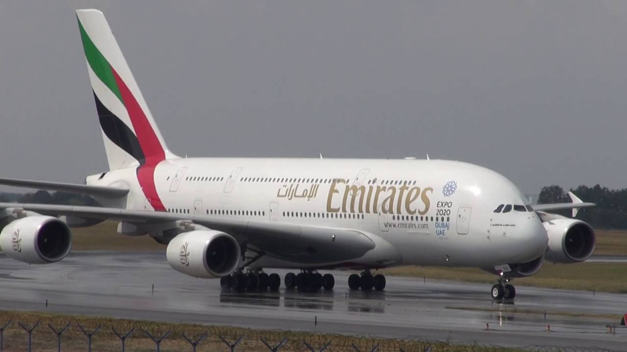 [FullHD] Emirates Airbus A380-Landing at Prague airport