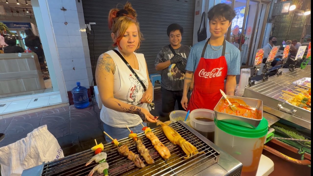#bankok #thaifood #thailandtravel #thaimassage #traveltothailand #thailandvlogs #nightshopping #me 