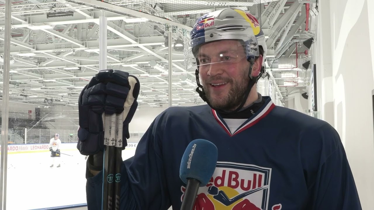 Konrad Abeltshauser feiert Jubiläum im Trikot des EHC Red Bull München