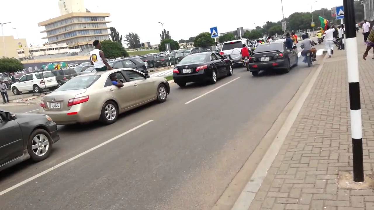 Shatta Wale receives massive welcome from fans at Kotoka International Airport