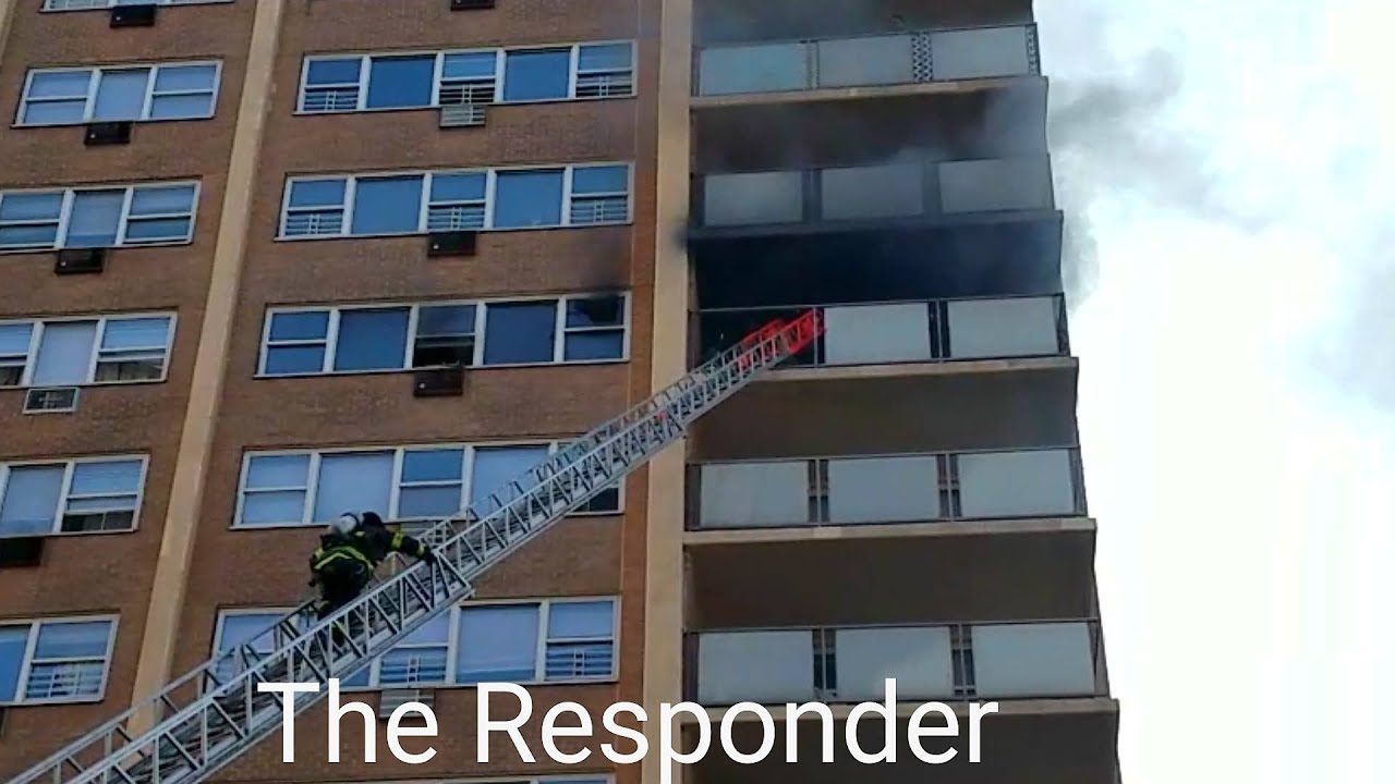 [FDNY] BOX 4455 - 10-77 HIGH RISE FIRE + FDNY SQUAD 288 CRASH ON SCENE