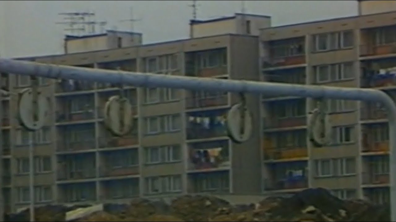 Drsná dobová kritika panelákov (1987)