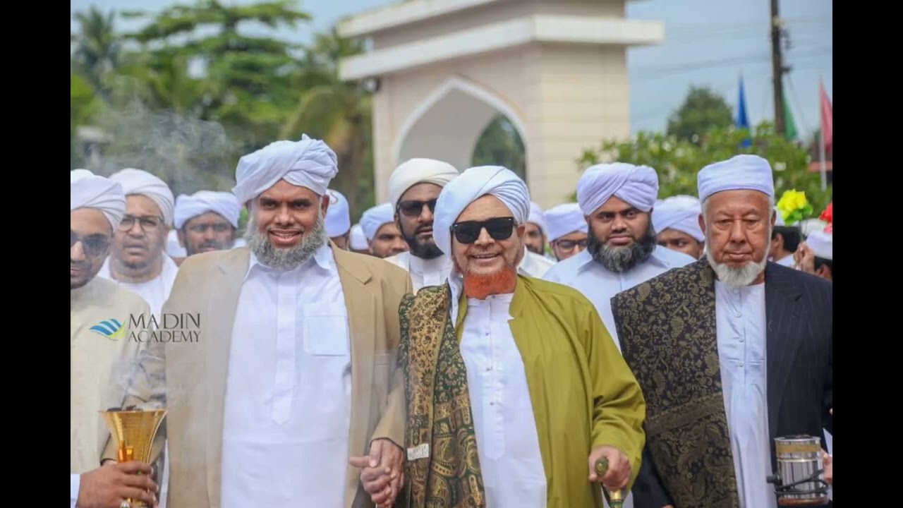 Qosidah yang sangat penuh dengan makna.. Marhaban bin Nabi