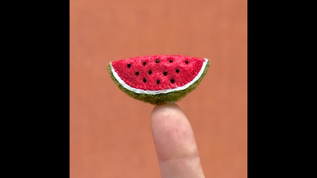 Felt Watermelon tutorial - no pattern needed!