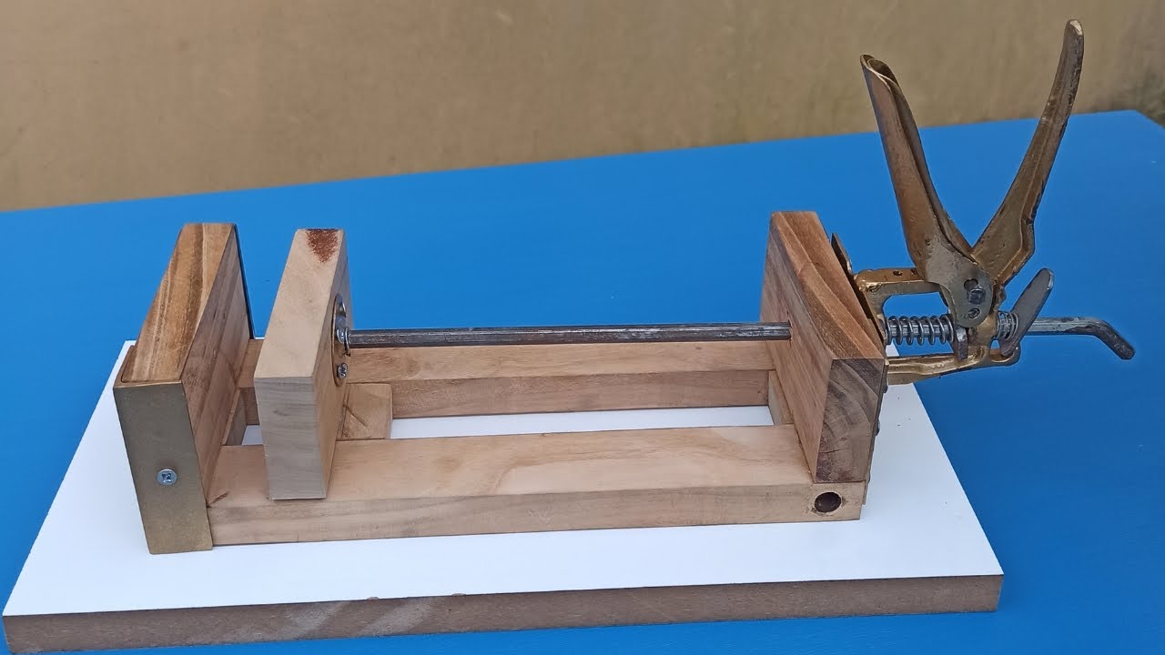 Silikon tabancasından işkence, mengene yapımı. Torture and vise making from silicone gun.