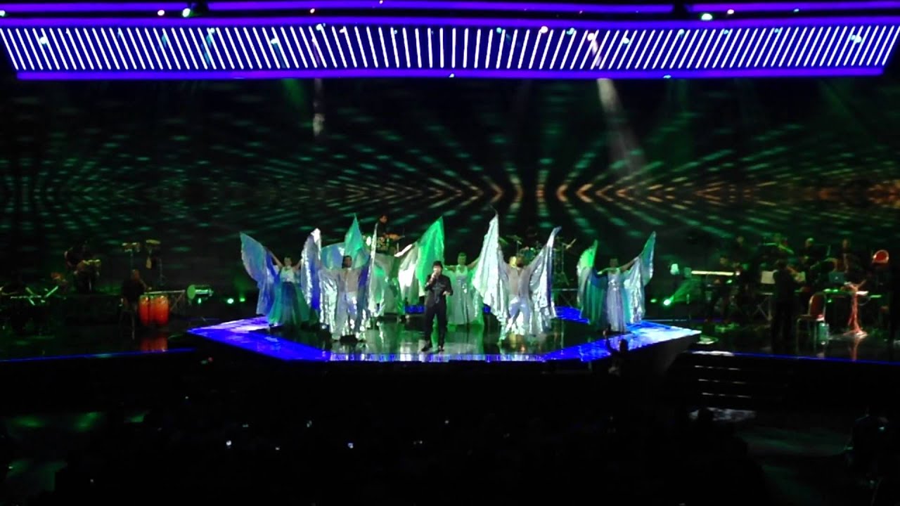 Shukran Allah by Sonu Nigam with an amazing entry - Singapore
