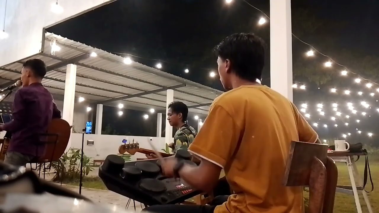 Yang terdalam - Peterpan (live cover) aura band // bento kopi mojokerto