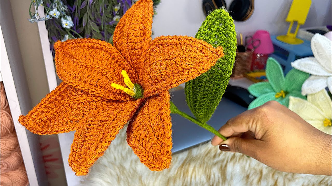 How to Crochet a Lily Flower-Beginner Friendly 💯Easy Crochet Lily Flower🥰