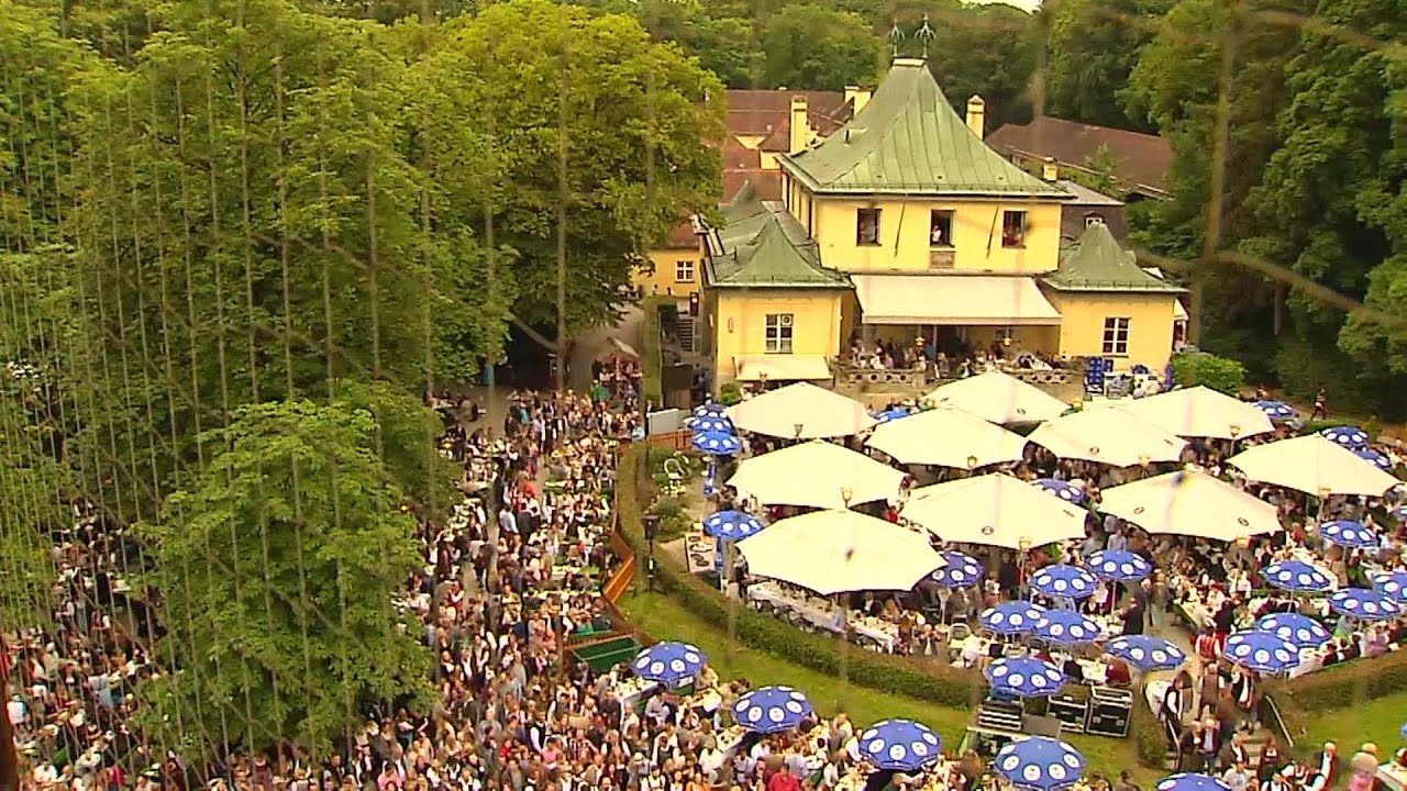München tanzt beim Kocherlball in den Tag hinein