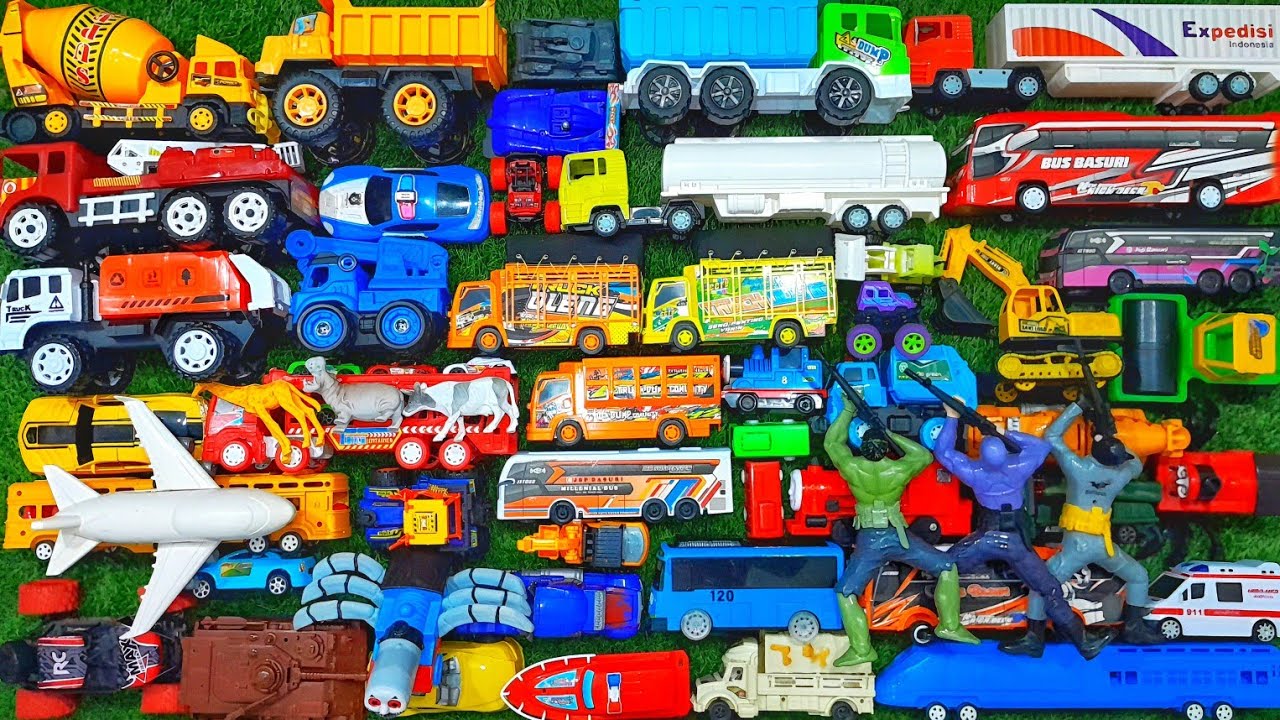 Mencari Mainan, Mobil Balap, Truk Oleng, Truk Molen, Excavator, Bus, Mobil Polisi, Kereta Thomas 502