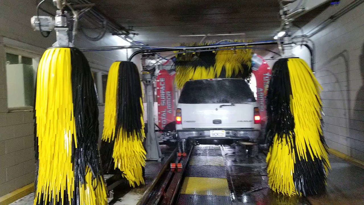 Tunnel Car Wash with Macneil brushes