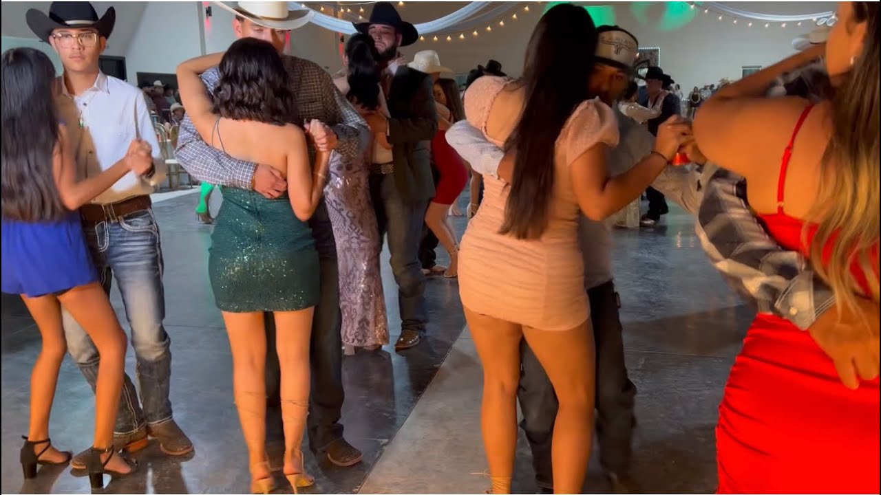Para bailes los de Chihuahua en los ranchos y sus alrededores muy bonita boda