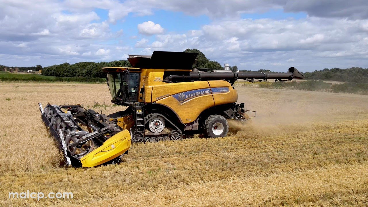 4Kᵁᴴᴰ Harvest 2023: New Holland CR9.90 Revelation with MacDon header cutting barley in Blythburgh