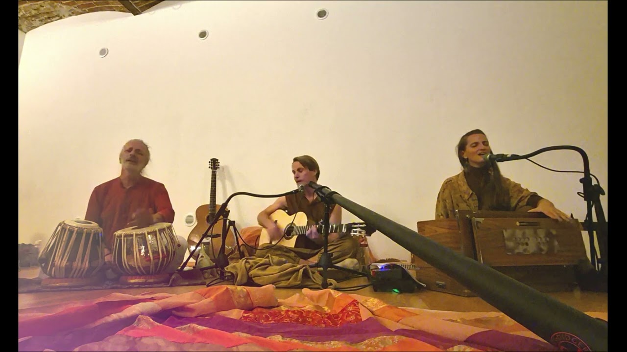 Medizin Buddha Mantra - Singing Circle - Elomah & Christian Weiss