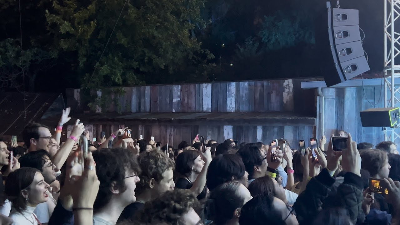 Alvvays - Archie, Marry Me + Pomeranian Spinster live @ Stubb's BBQ