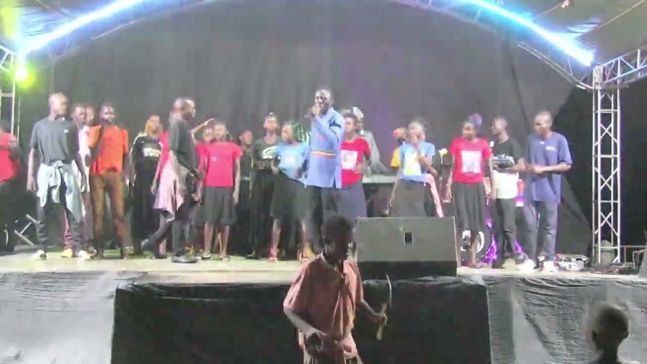 We give God Praise and the Glory. 