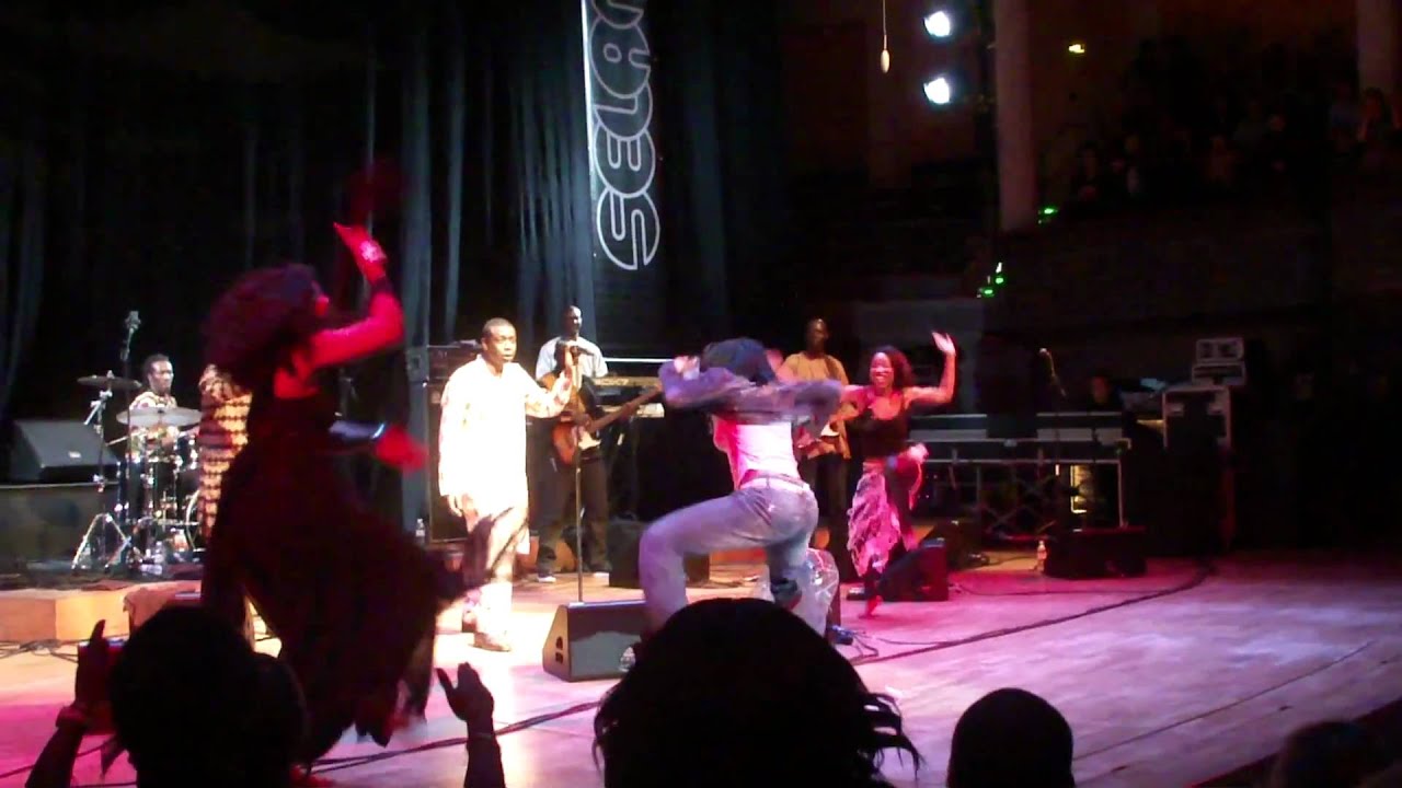 Youssou N'Dour - Ndaga dancers