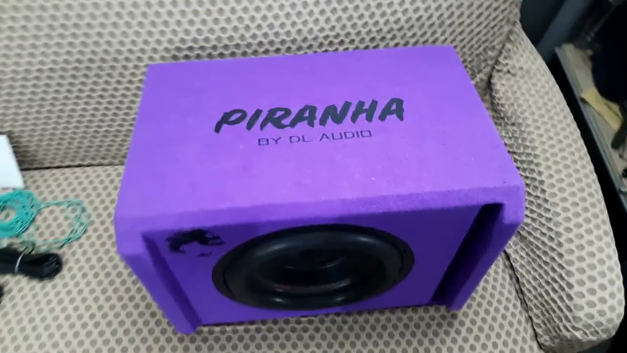 Активный сабвуфер Dl audio piranha 12A Purple V.2 от штатной мультимедия в Omoda C5. 
